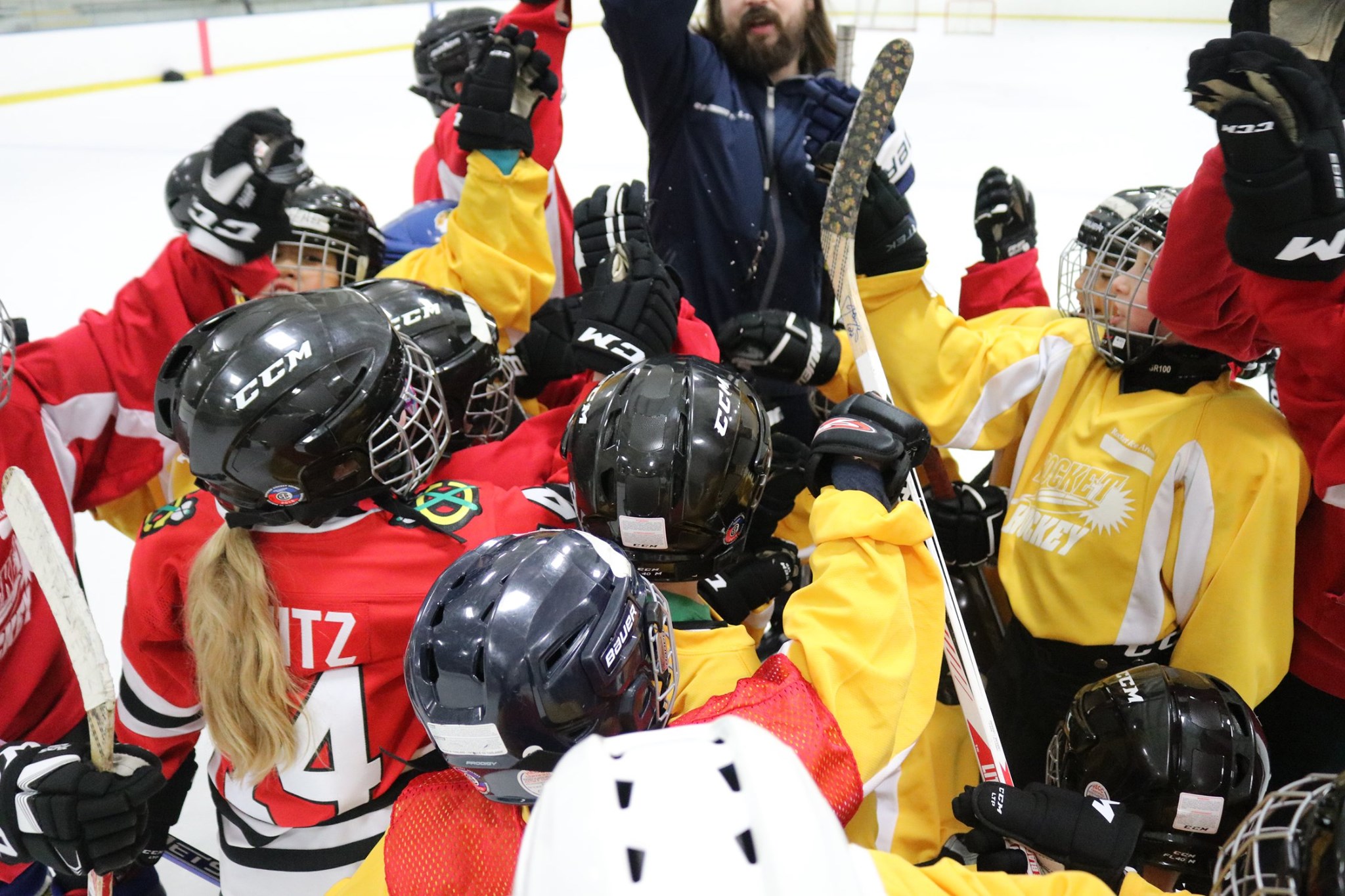 Learn to play Hockey at Rocket Ice. Huddle before the hockey game.